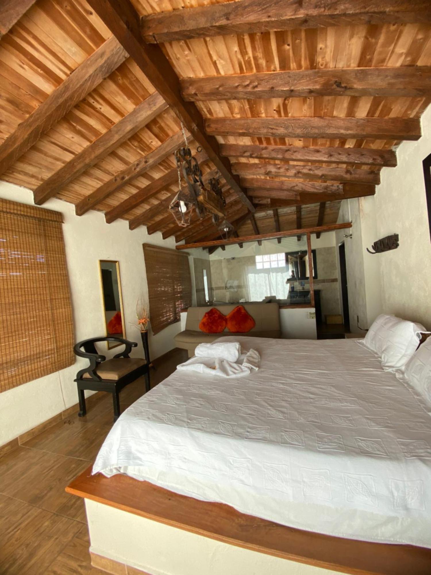 Гостьовий будинок Oak Tree House Гуатапе Екстер'єр фото