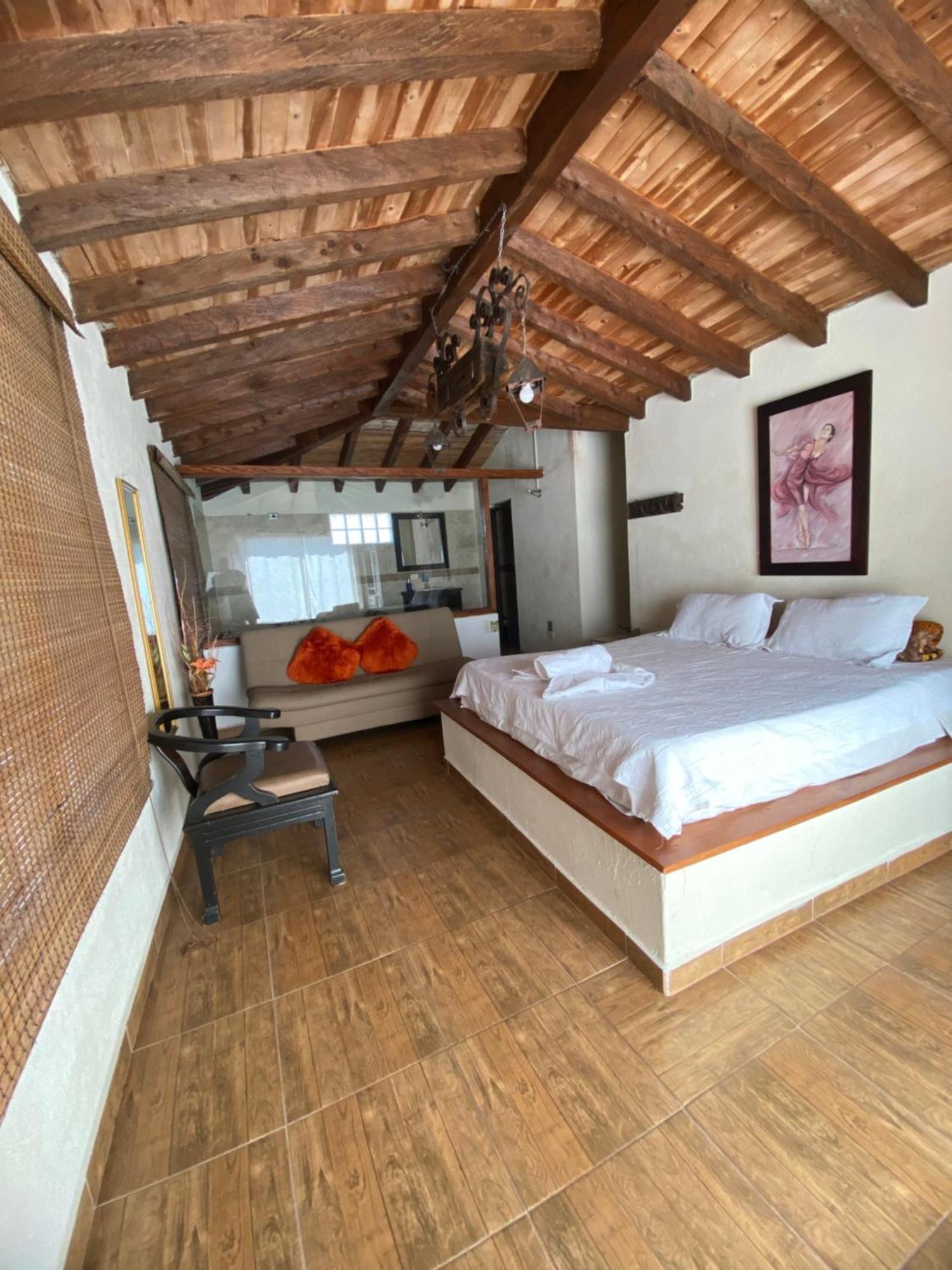 Гостьовий будинок Oak Tree House Гуатапе Екстер'єр фото