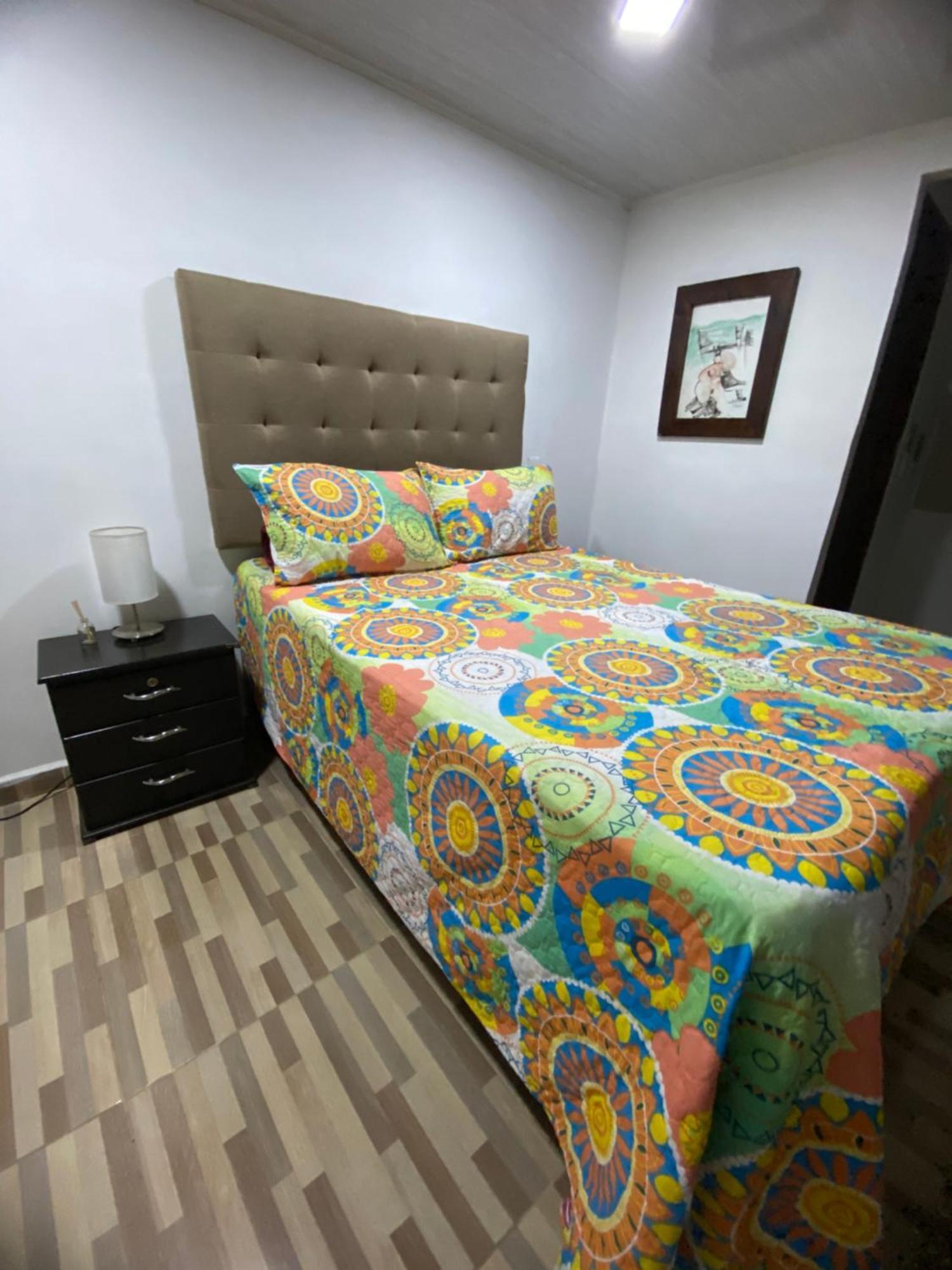 Гостьовий будинок Oak Tree House Гуатапе Екстер'єр фото